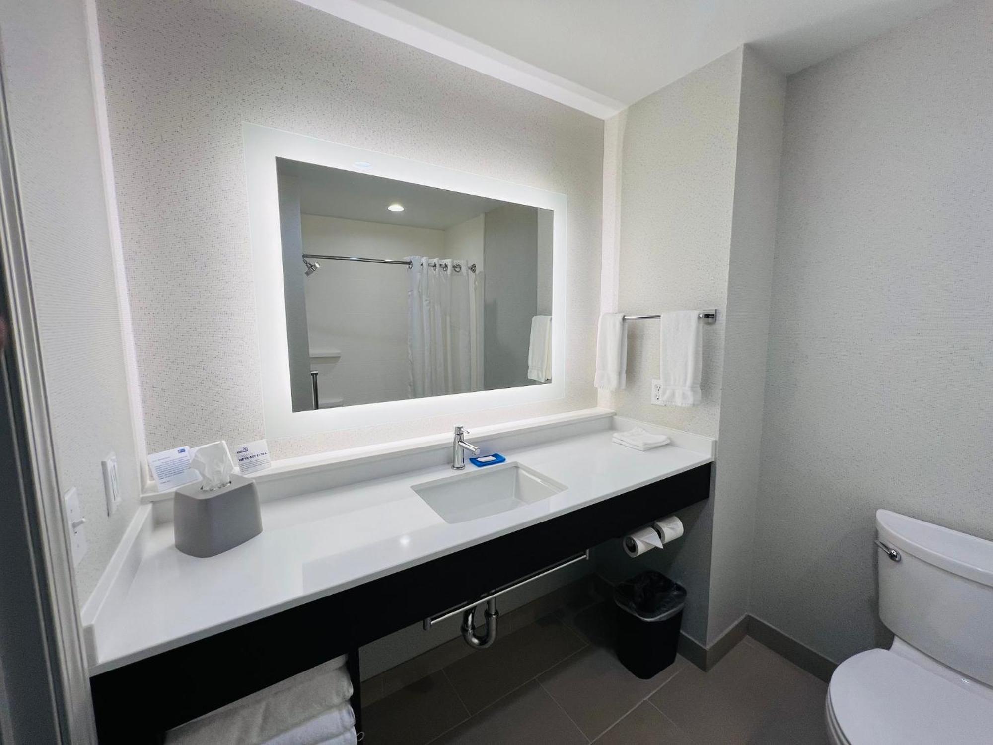 Holiday Inn Express & Suites Salinas By Ihg Екстер'єр фото