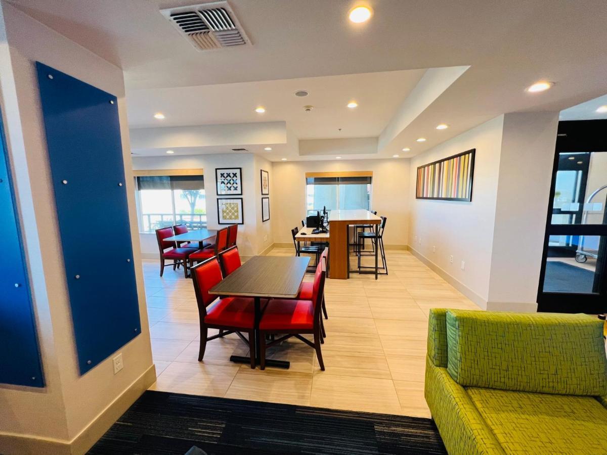 Holiday Inn Express & Suites Salinas By Ihg Екстер'єр фото