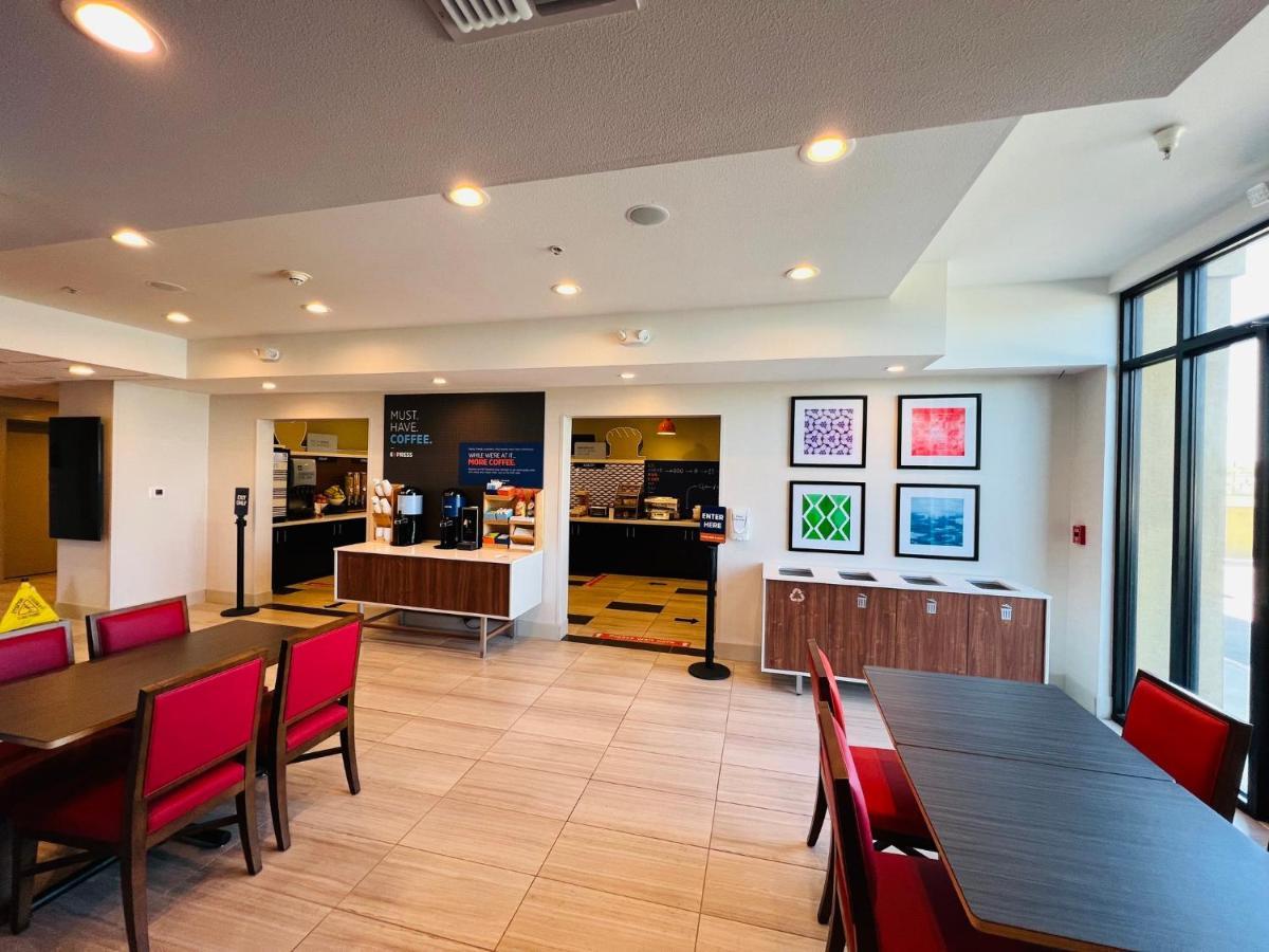 Holiday Inn Express & Suites Salinas By Ihg Екстер'єр фото