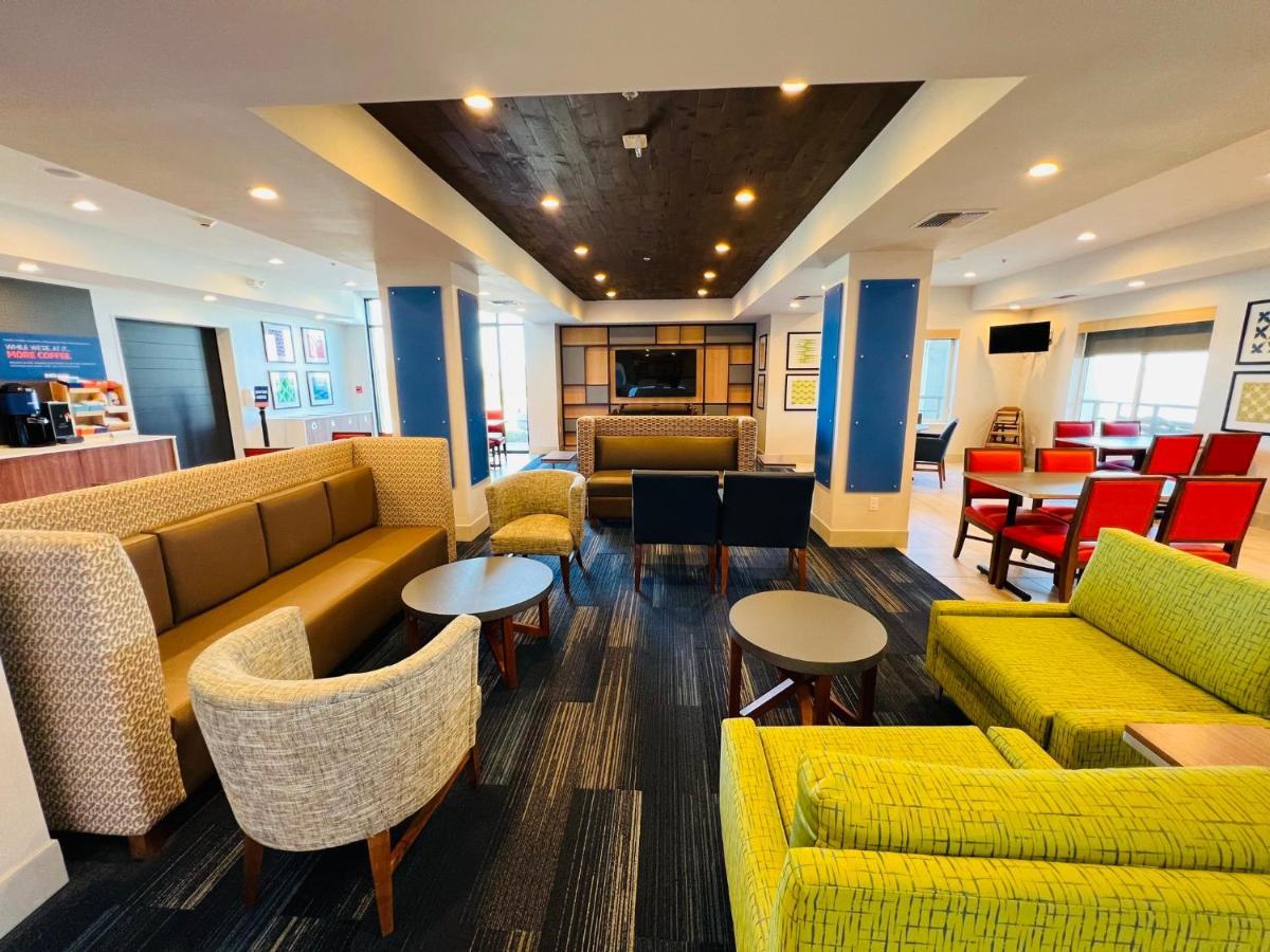 Holiday Inn Express & Suites Salinas By Ihg Екстер'єр фото