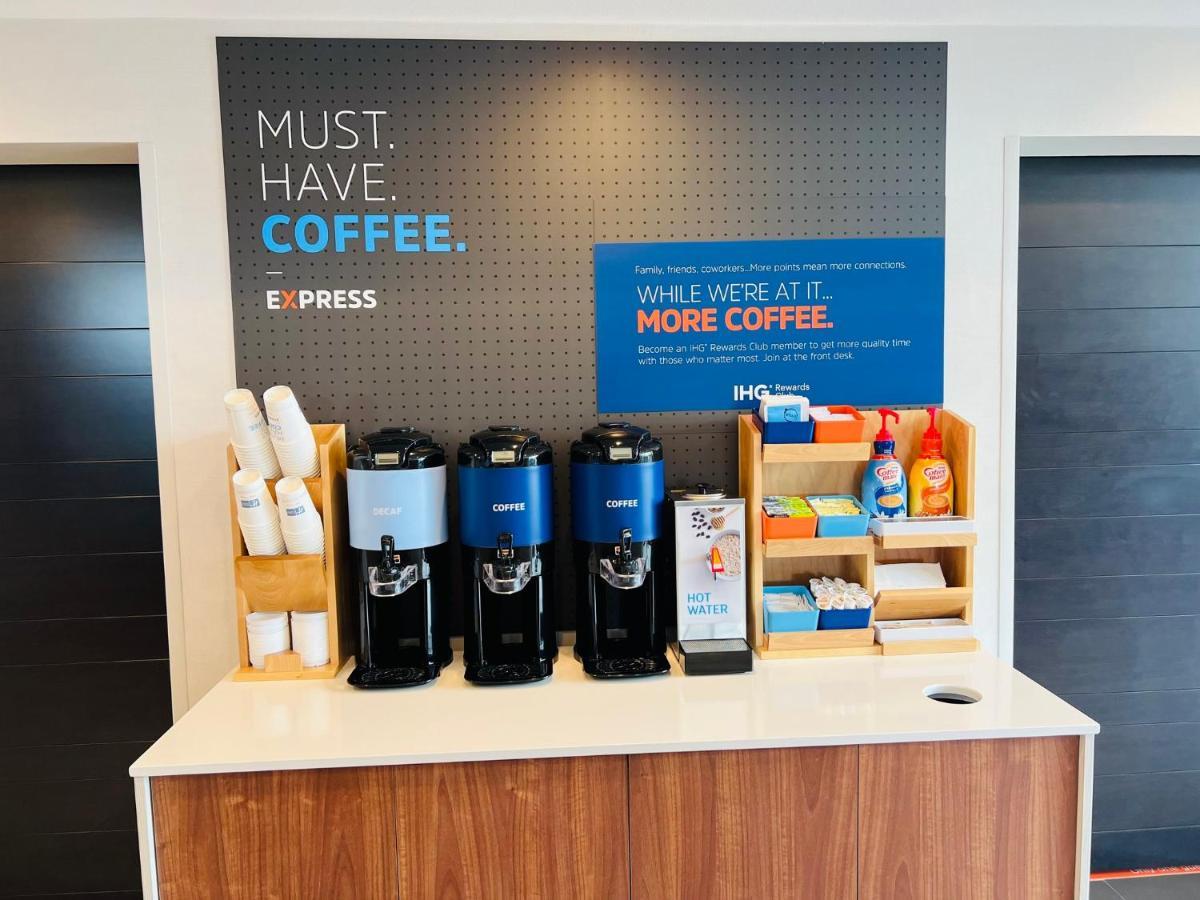 Holiday Inn Express & Suites Salinas By Ihg Екстер'єр фото