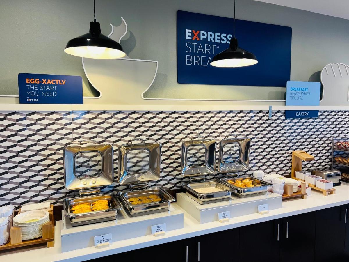 Holiday Inn Express & Suites Salinas By Ihg Екстер'єр фото