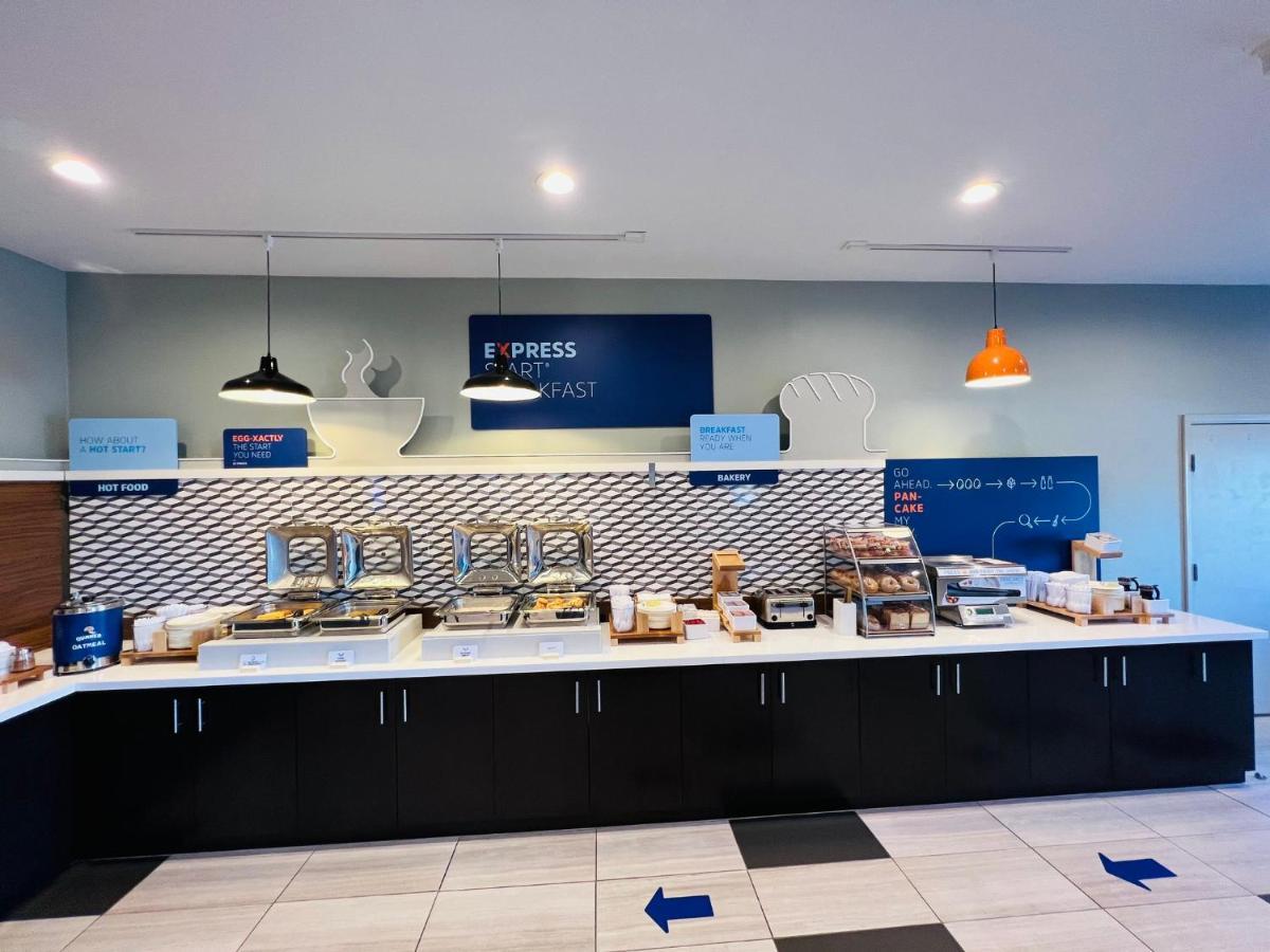 Holiday Inn Express & Suites Salinas By Ihg Екстер'єр фото
