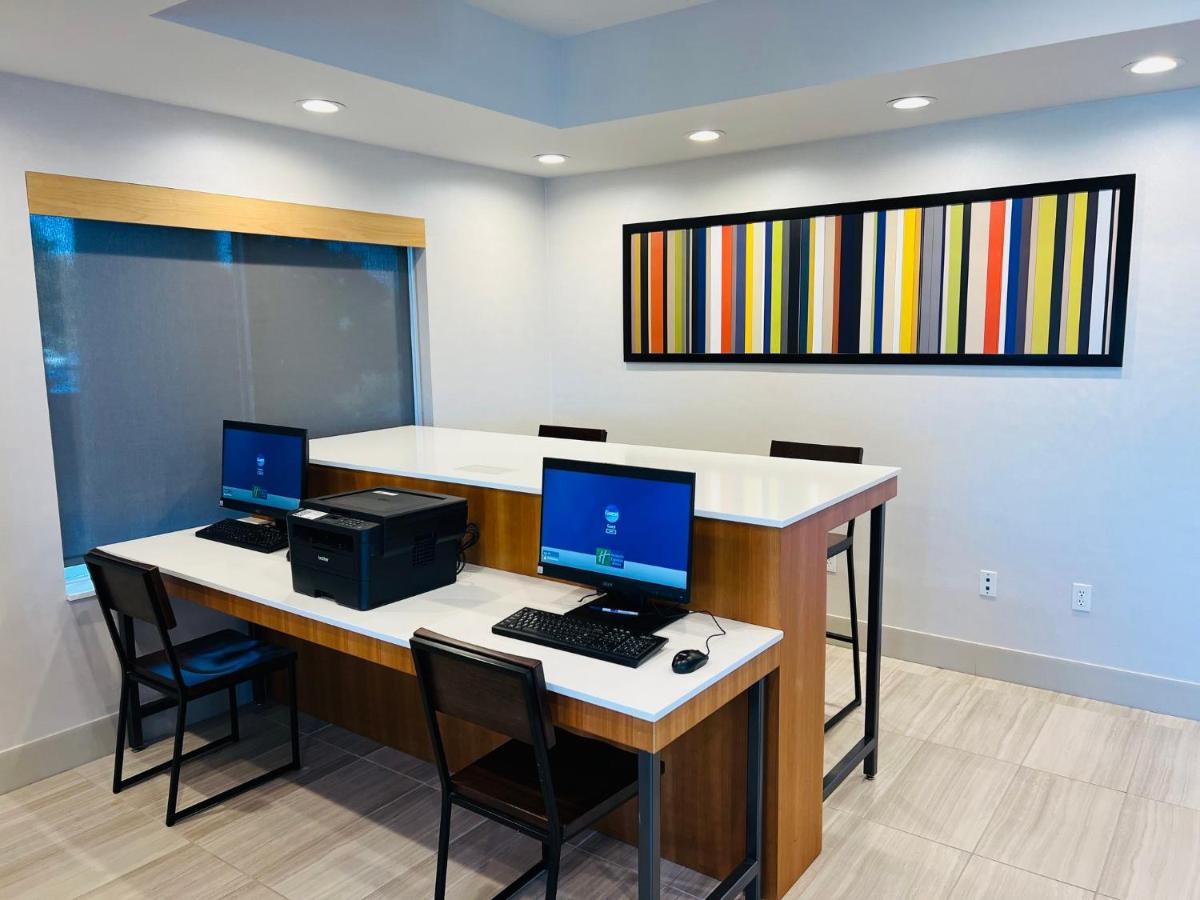 Holiday Inn Express & Suites Salinas By Ihg Екстер'єр фото