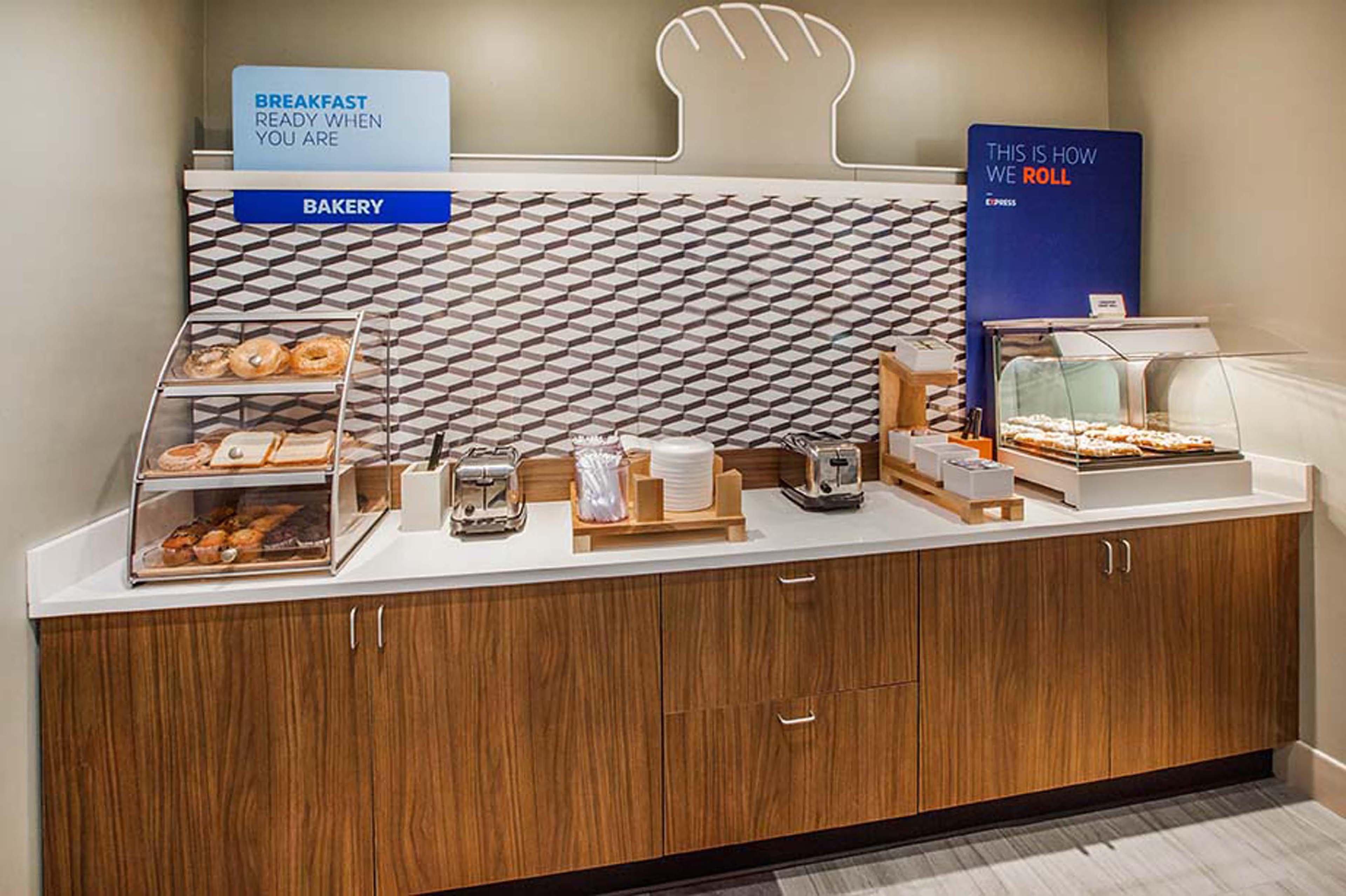 Holiday Inn Express & Suites Salinas By Ihg Екстер'єр фото